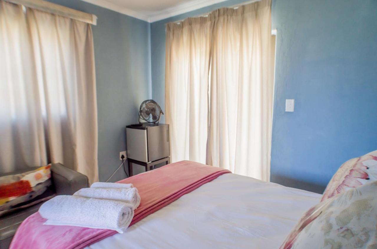 Seroloana Guest House Rustenburg Exterior foto